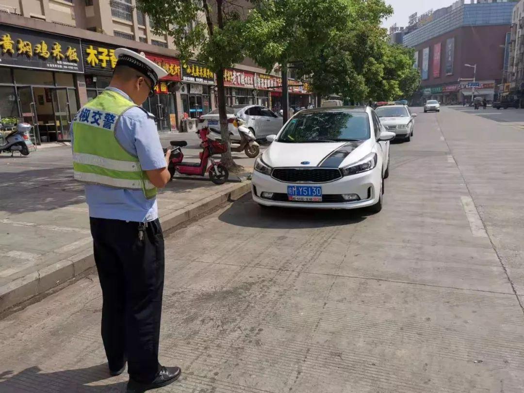 交警罰單圖片引發(fā)法律與人情思考