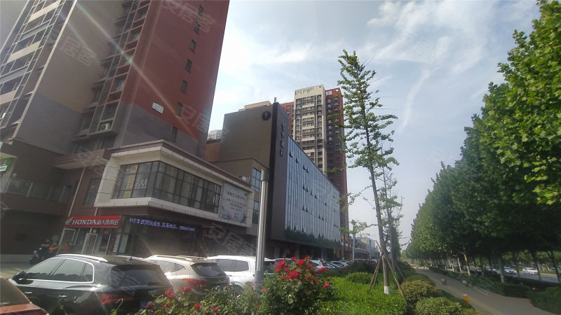 濟(jì)南萬(wàn)象新天最新房?jī)r(jià)走勢(shì)探析及解析